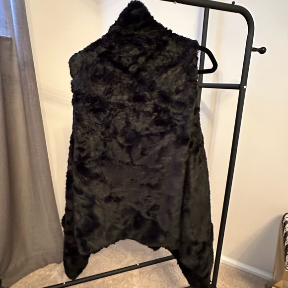 DKNY Faux Fur Vest XL - Picture 4 of 7